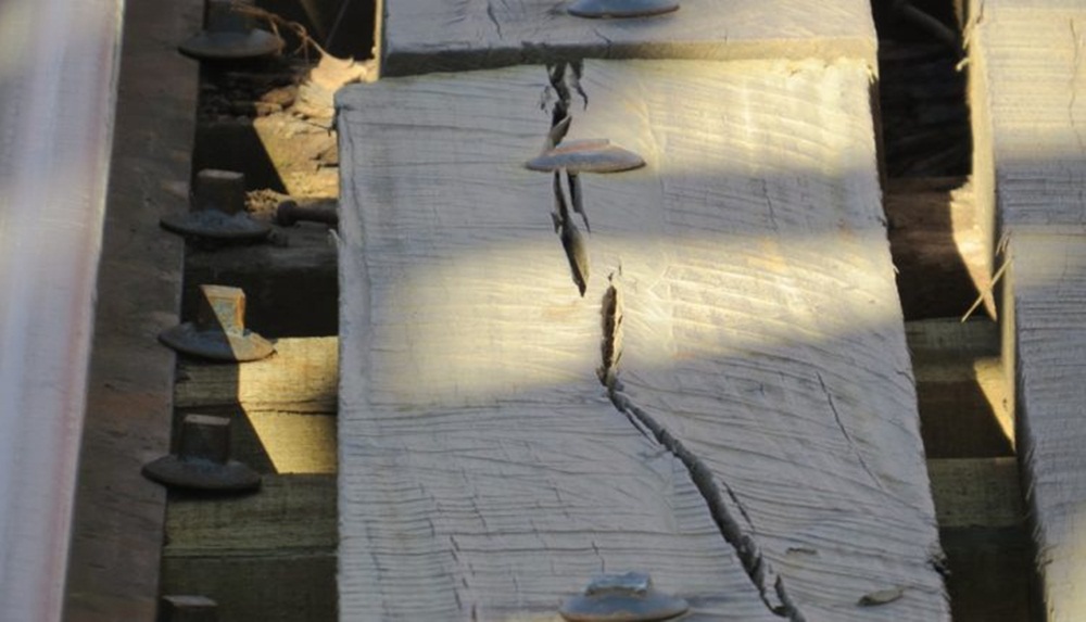 Ir para  <p><big>Poucos dias ap&oacute;s ser conclu&iacute;da a obra de reforma da ponte rodoferrovi&aacute;ria de Marcelino Ramos, j&aacute; est&atilde;o surgindo os primeiros sinais de problemas no novo assoalho de...