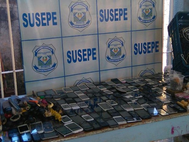 Ir para  <p>Em opera&ccedil;&atilde;o da Superintend&ecirc;ncia de Servi&ccedil;os Penitenci&aacute;rios (Susepe) no Pres&iacute;dio Regional de Passo Fundo, no Norte do Rio Grande do Sul, agentes encontraram celulares,...