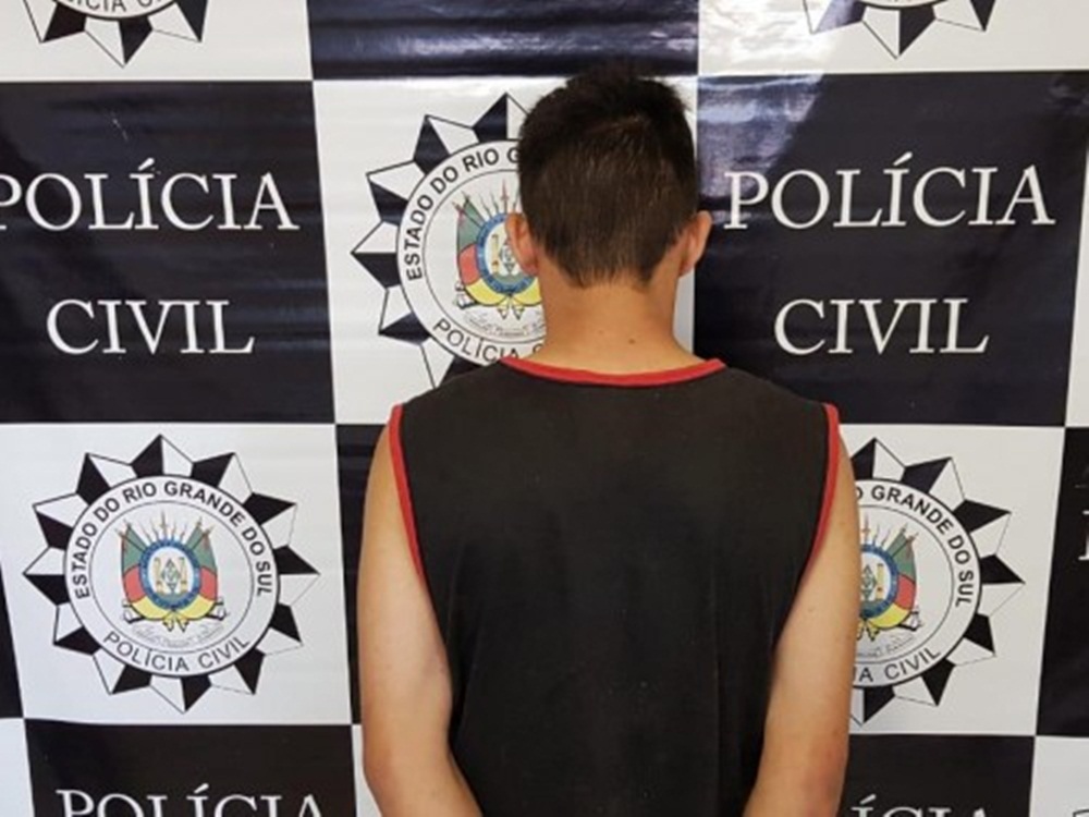 Ir para  <p><big>No in&iacute;cio da manh&atilde; desta quarta-feira (03), a Draco de Erechim, apreendeu um adolescente, de 16 anos, que segundo a pol&iacute;cia integra uma organiza&ccedil;&atilde;o criminosa que vem...