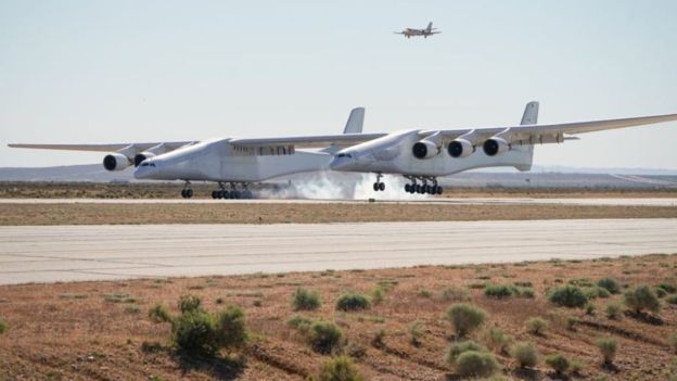 Ir para  <p><big>O avi&atilde;o foi desenvolvido pela empresa de mesmo nome e quebra um recorde de 71 anos, que pertencia anteriormente ao hidroavi&atilde;o Hughes H-4 Hercules. Este possu&iacute;a 98 metros de envergadura, e voou...