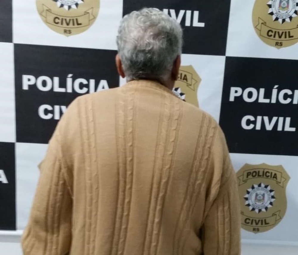 Ir para  <p><big>A Pol&iacute;cia Civil prendeu em flagrante uma idosa de 84 anos por tr&aacute;fico de drogas, em Rio Grande, no Sul do estado, no fim da tarde de quarta-feira (24). De acordo com o delegado Roberto Sehagoff, a mulher,...