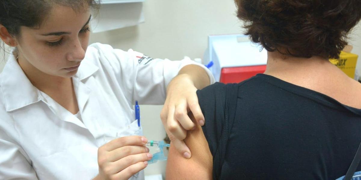Ir para  <p>O Dia D da campanha de vacina&ccedil;&atilde;o contra a gripe ocorre neste s&aacute;bado quando mais de 1,8 mil postos de sa&uacute;de estar&atilde;o extraordinariamente abertos para a imuniza&ccedil;&atilde;o...