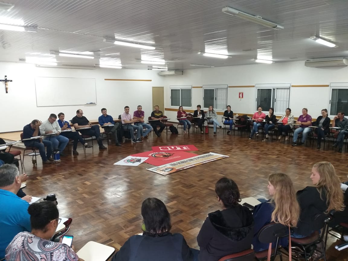 Ir para  <p><big>Na &uacute;ltima quarta-feira (8), o Sindicato Unificado dos Trabalhadores da Agricultura Familiar do Alto Uruguai &ndash; SUTRAF-AU, realizou uma reuni&atilde;o com a dire&ccedil;&atilde;o da entidade. A...