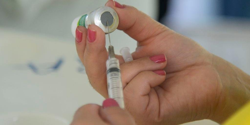 Ir para  <p>O munic&iacute;pio de Sapiranga teve o primeiro caso de morte registrada por gripe A. Maria Luiza Laranjeira Vieira, de 11 meses, estava internada no Hospital de Sapiranga. Conforme a Secretaria Estadual da Sa&uacute;de, o...