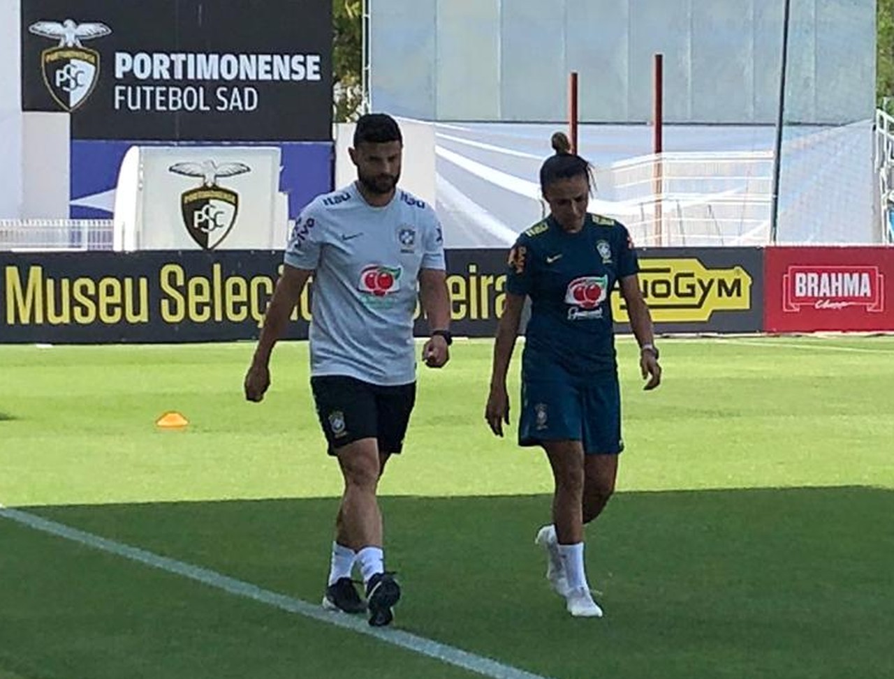 Ir para  <p><big>Entrou em campo de chuteiras, sorridente, abra&ccedil;ou e brincou com membros da comiss&atilde;o t&eacute;cnica. A cena que parece banal para uma jogadora qualquer significou muito nesta ter&ccedil;a-feira, em...