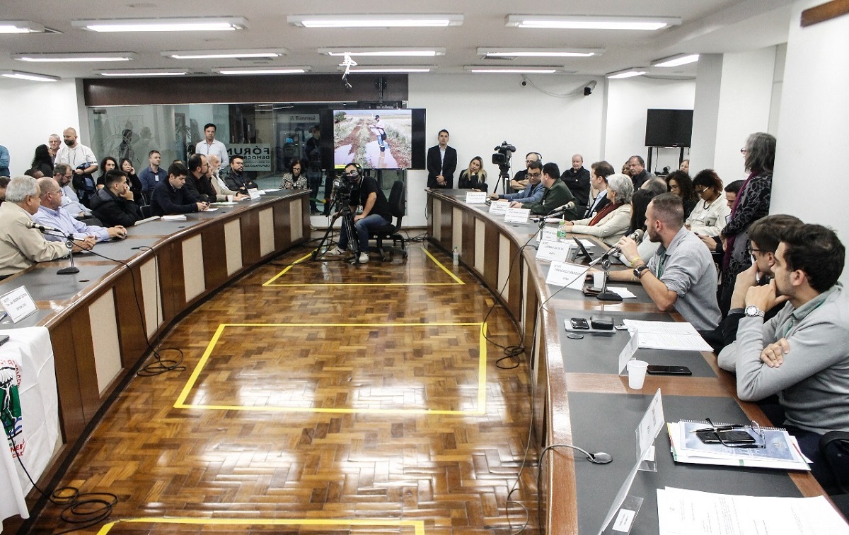 Ir para  <p><big>Na tarde de 03/06, foi realizada em Porto Alegre a audi&ecirc;ncia p&uacute;blica &ldquo;Situa&ccedil;&atilde;o das Barragens no RS&rdquo;, sendo esta uma atividade proposta pela Subcomiss&atilde;o...