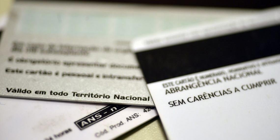 Ir para  <p>A Ag&ecirc;ncia Nacional de Sa&uacute;de Suplementar (ANS) determinou, nesta sexta-feira (7), a suspens&atilde;o tempor&aacute;ria da venda de 51 planos de sa&uacute;de de 11 operadoras devido a...
