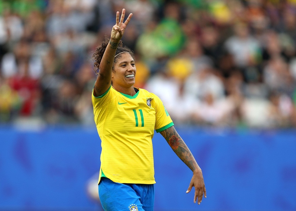 Ir para  <p><big>Havia um peso nas costas das jogadoras do Brasil. Um fardo de nove derrotas consecutivas antes da Copa do Mundo, que era somado com desconfian&ccedil;a e inseguran&ccedil;a causada pelo corte de tr&ecirc;s das...