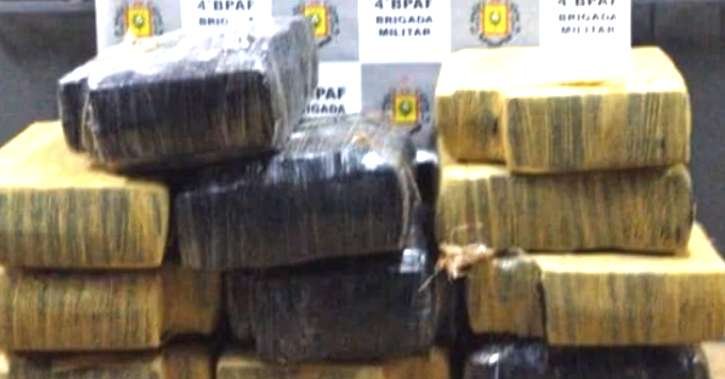 Ir para  <p>Mais de 330 quilos de maconha foram apreendidos na madrugada desta ter&ccedil;a-feira durante uma opera&ccedil;&atilde;o contra o narcotr&aacute;fico internacional deflagrada pela Brigada Militar no munic&iacute;pio...