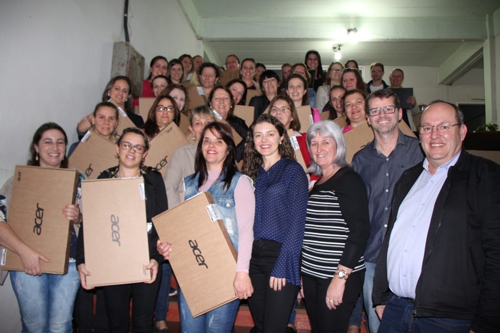 Ir para  <p><big>As novas tecnologias t&ecirc;m quebrado uma s&eacute;rie de paradigmas nos processos de ensino e aprendizagem pelo mundo. Com o objetivo de ampliar as ferramentas pedag&oacute;gicas para os professores, bem como...