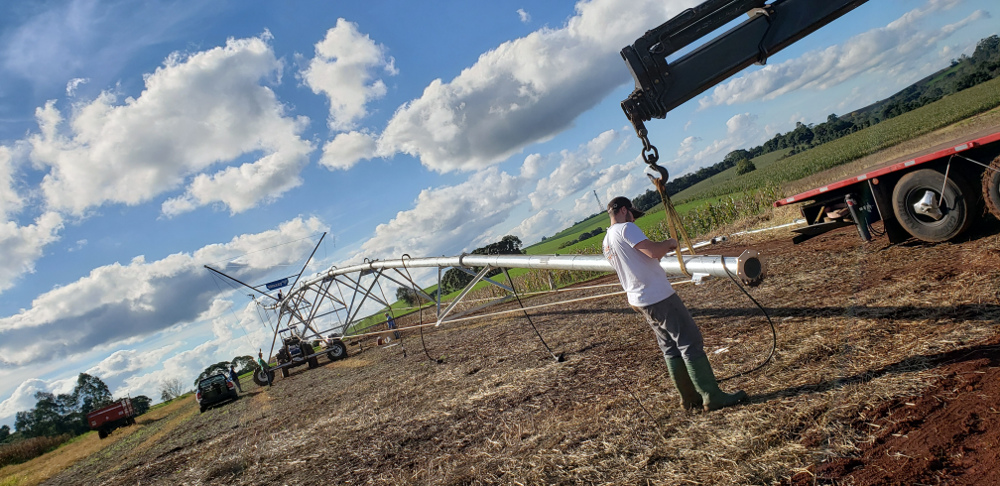 Ir para  <p><big>A &aacute;rea experimental da Universidade Federal da Fronteira Sul (UFFS) - Campus Erechim est&aacute; recebendo um novo equipamento. Trata-se de um sistema de irriga&ccedil;&atilde;o por piv&ocirc;...