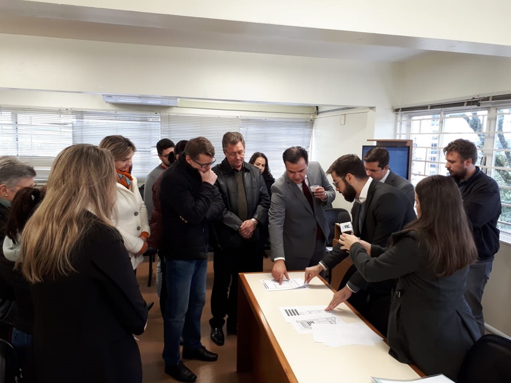 Ir para  <p><big>Na manh&atilde; da &uacute;ltima quarta-feira, 26 de junho, na sede do Foro da Comarca de Gaurama ocorreu a apresenta&ccedil;&atilde;o e entrega do projeto para constru&ccedil;&atilde;o do novo...