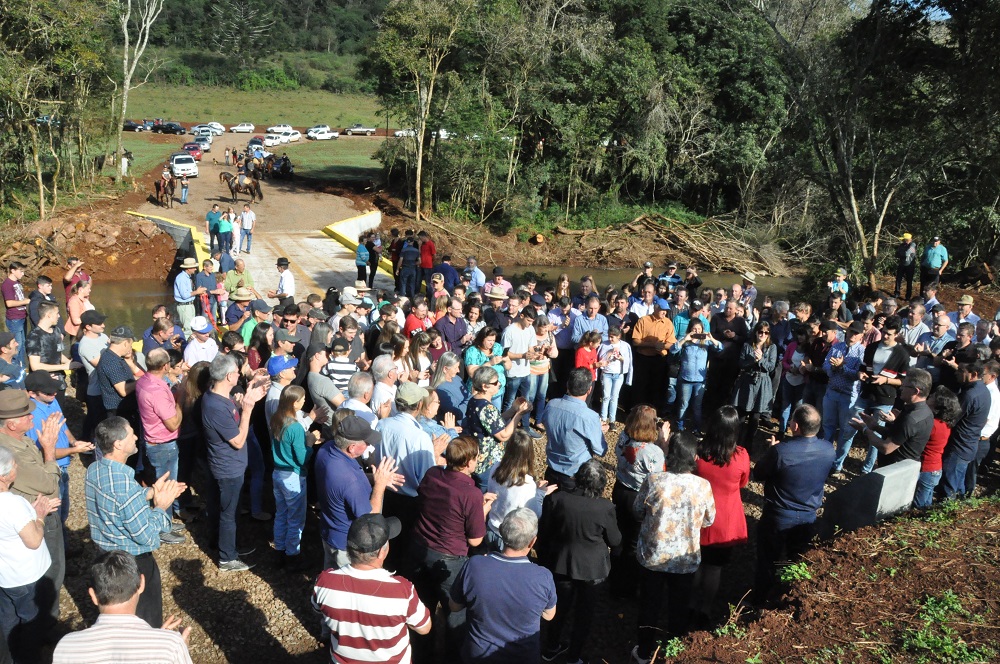 Ir para  <p><big>Este s&aacute;bado (29) foi de comemora&ccedil;&atilde;o para os munic&iacute;pios de Centen&aacute;rio e Floriano Peixoto. Os dois munic&iacute;pios se uniram para a constru&ccedil;&atilde;o de...