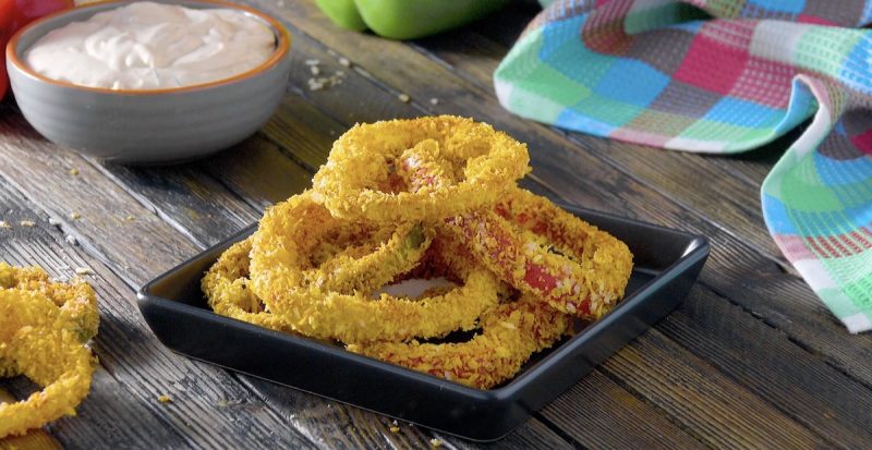 Ir para  <p>3 piment&otilde;es (vermelho, amarelo, verde);</p>

<p>200 g de farinha de rosca;</p>

<p>1 colher de sopa de p&aacute;prica;</p>

<p>sal e pimenta;</p>

<p>3...