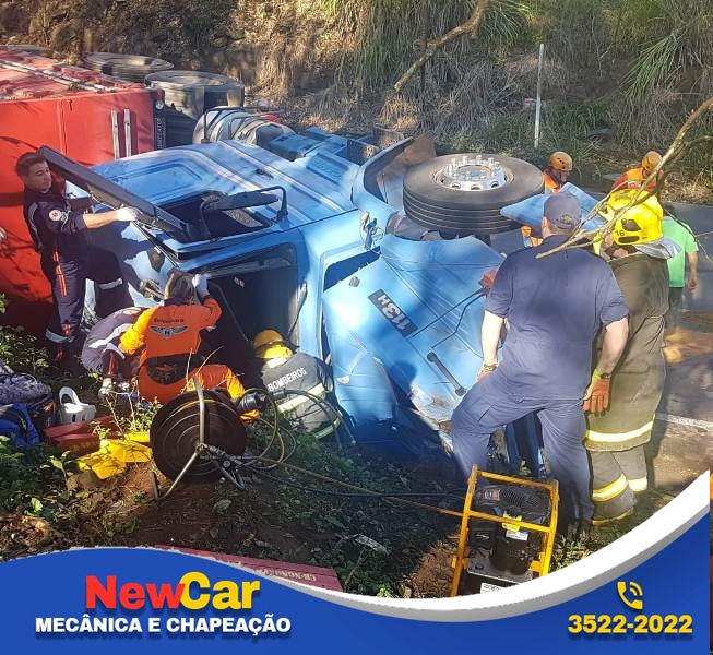 Ir para  <p><big>Uma carreta carregada com cereais tombou na RS-406, em Nonoai (RS), pr&oacute;ximo ao porto Goio-&Ecirc;n, na tarde desta ter&ccedil;a-feira (30). O acidente aconteceu ap&oacute;s a ponte que liga Santa...