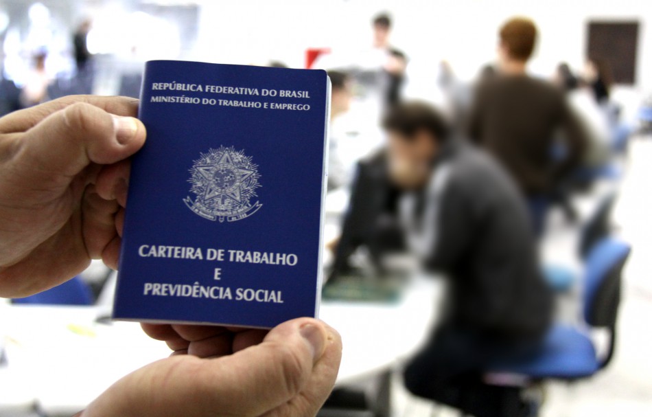 Ir para  <p>A taxa de desocupa&ccedil;&atilde;o no Brasil, no trimestre encerrado em junho de 2019, recuou 0,7% e ficou em 12% e a subutiliza&ccedil;&atilde;o foi de 24,8%. Os dados s&atilde;o da Pesquisa Nacional por Amostra de...