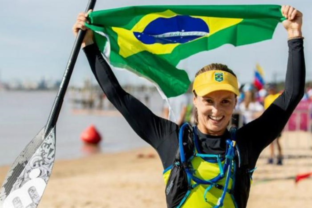 Ir para  <p><big>A primeira a triunfar nesta sexta-feira (2) no mar agitado de Lima foi Lena Guimar&atilde;es, tricampe&atilde; nacional no surfe stand-up paddle (SUP), modalidade que integra o surfe cl&aacute;ssico com o uso de...