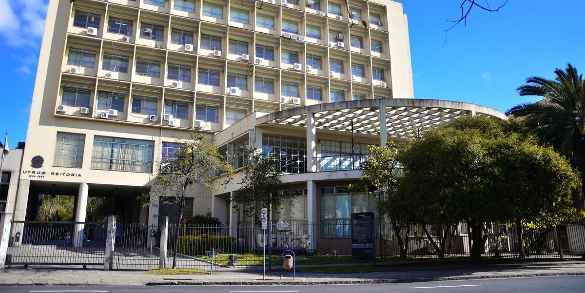 Ir para  <p><big>Em levantamento divulgado nesta segunda-feira, a Universidade Federal do Rio Grande do Sul (UFRGS) ocupa a terceira posi&ccedil;&atilde;o dentre as universidades federais brasileiras no The Center for World University...