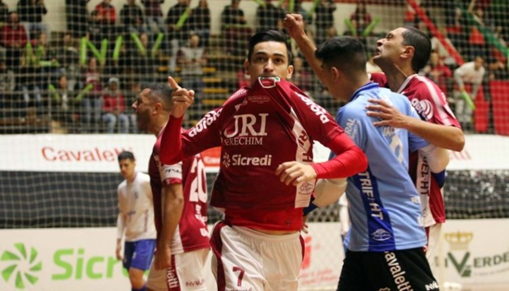 Ir para  <p><big>O Atl&acirc;ntico come&ccedil;ou a Ta&ccedil;a Brasil de Clubes de Futsal vencendo o Minas na noite desta segunda-feira, 5. O Galo fez 3 a 0 na equipe mineira e assegurou os primeiros tr&ecirc;s pontos no...