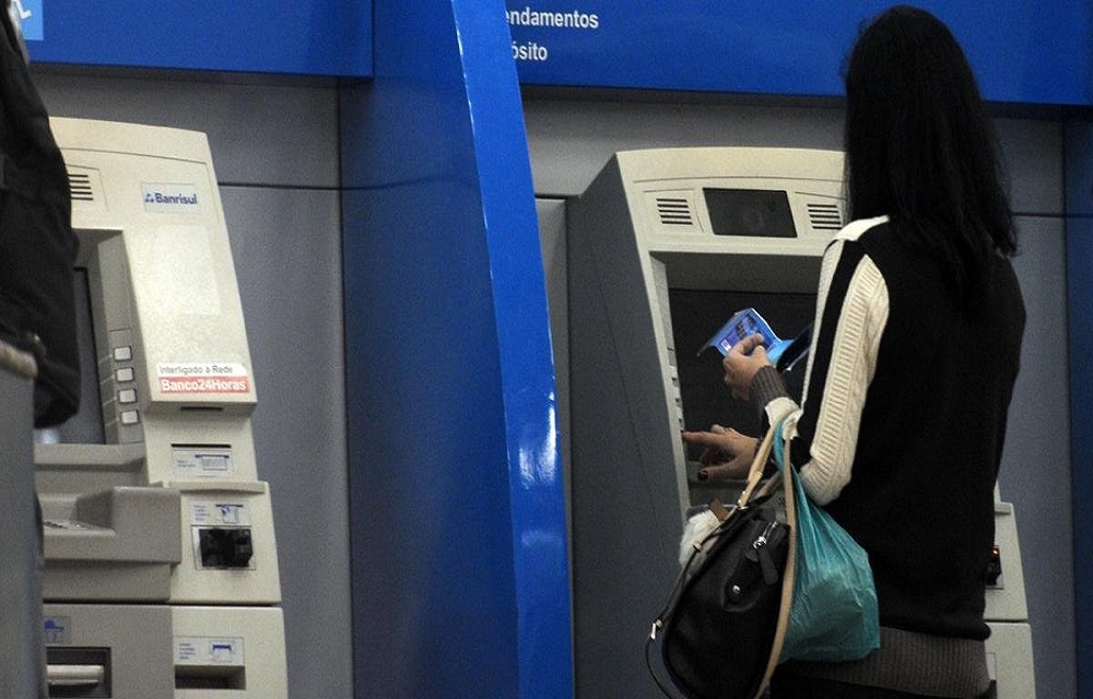 Ir para  <p>Os trabalhadores com conta poupan&ccedil;a na Caixa Econ&ocirc;mica Federal que n&atilde;o quiserem o cr&eacute;dito autom&aacute;tico do Fundo de Garantia do Tempo de Servi&ccedil;o (FGTS) j&aacute; podem...