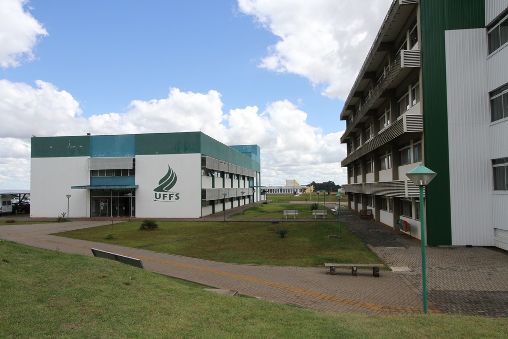 Ir para  <p><big>&nbsp;A Universidade Federal da Fronteira Sul (UFFS) est&aacute; com uma oportunidade especial para aqueles que desejam se qualificar e frequentar as aulas dos diversos cursos de gradua&ccedil;&atilde;o, sem...