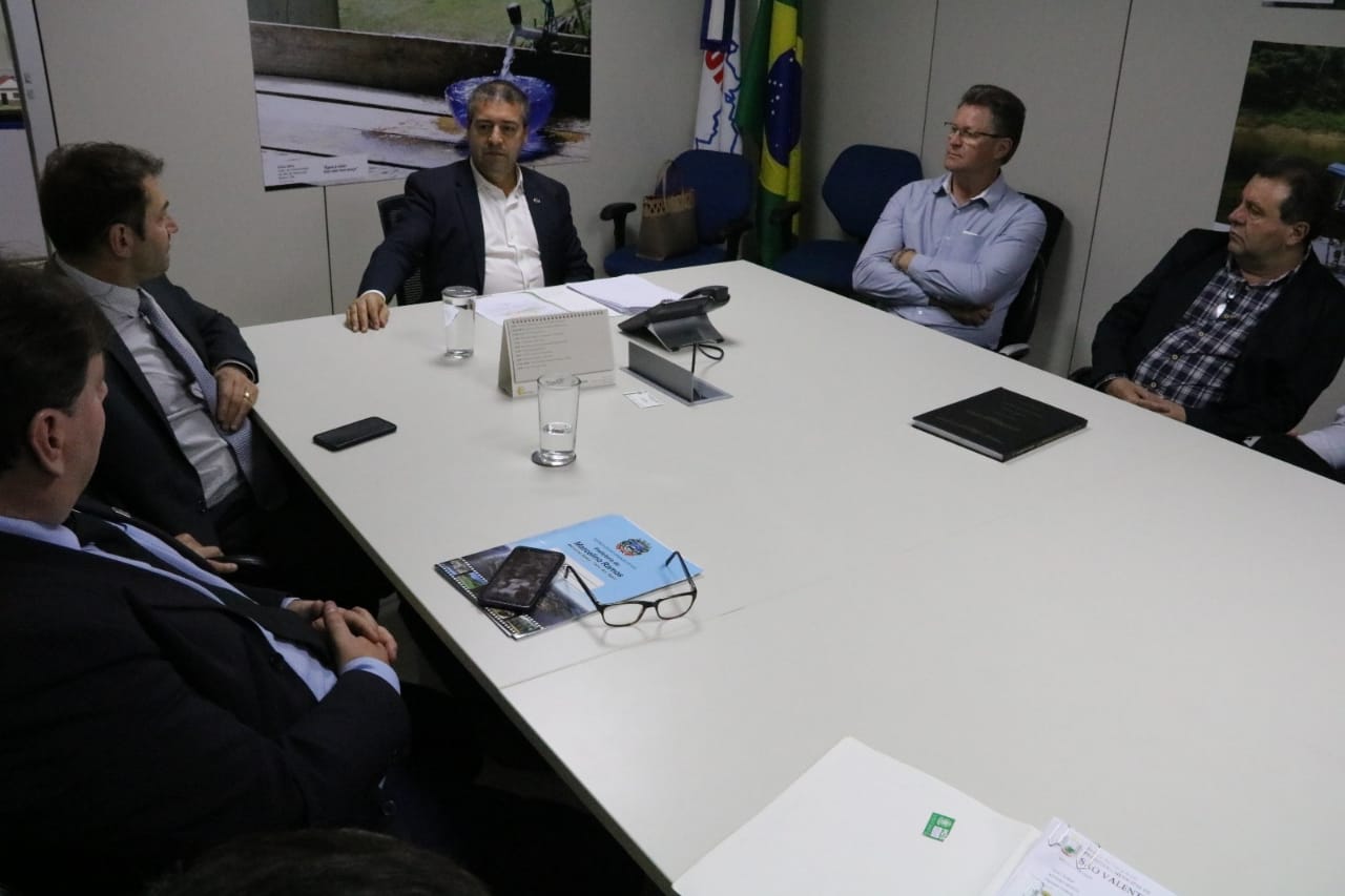 Ir para  <p><big>O trabalho desenvolvido pelo governo municipal de Centen&aacute;rio vem se intensificando a cada dia. Nessa semana uma comitiva formada pelo prefeito municipal, Hil&aacute;rio Jos&eacute; Kolassa, o...