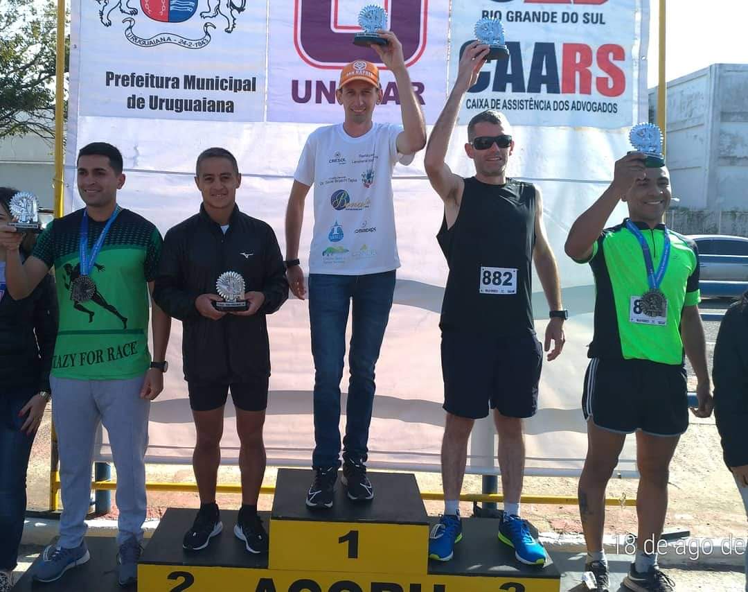 Ir para  <p><big>Atleta maratonista Cleiton Casado, participou neste final de semana, da Meia Maratona Internacional de Uruguaiana (21 km) e conquistou o primeiro lugar na sua categoria por idade de 25 a 29 anos, com tempo de 01:13:59,...