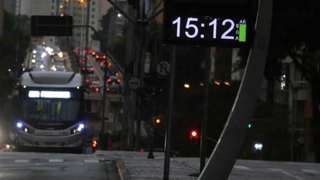 Ir para  <p><big>Assim Jos&eacute;lia Pegorim, meteorologista do Climatempo, resume a segunda-feira, dia 19, marcada, para os moradores de diversas partes do Estado de S&atilde;o Paulo, inclusive a capital, por um c&eacute;u...