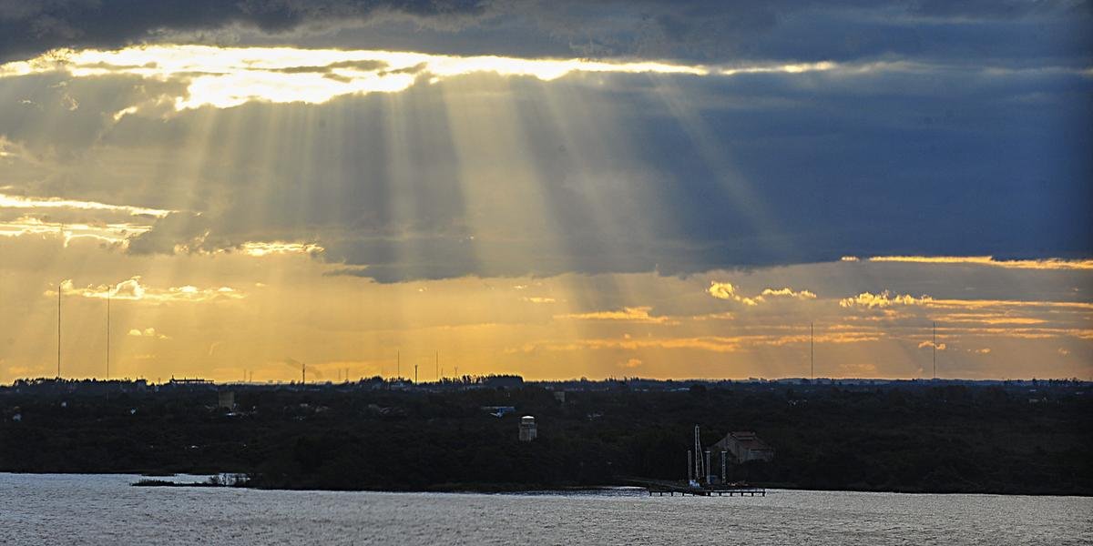 Ir para  <p><big>O sol aparece em todo o Rio Grande do Sul neste domingo, mas acompanhado de nuvens. A nebulosidade aumenta no decorrer do dia no Oeste e no Sul, onde o tempo se instabiliza &agrave; tarde e principalmente durante a noite....