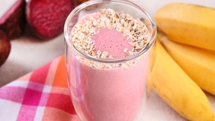 Ir para  <h3><strong>INGREDIENTES</strong></h3>

<p>&frac12; beterraba;<br />
1 banana caturra;<br />
2 copos americanos duplos de &aacute;gua gelada;<br />
1 colher de sopa de...
