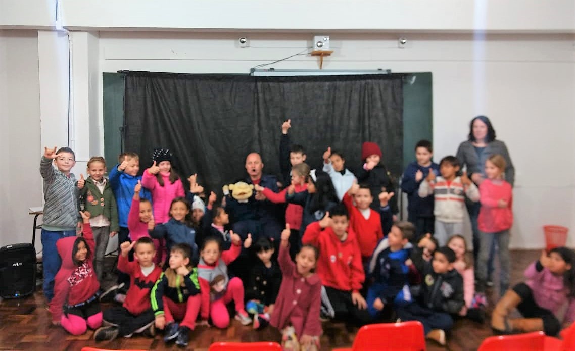 Ir para  <p><big>A Escola Estadual de Educa&ccedil;&atilde;o B&aacute;sica Viadutos proporciona aos alunos das s&eacute;ries iniciais do ensino fundamental o Projeto Bombeiro na Escola, hoje...