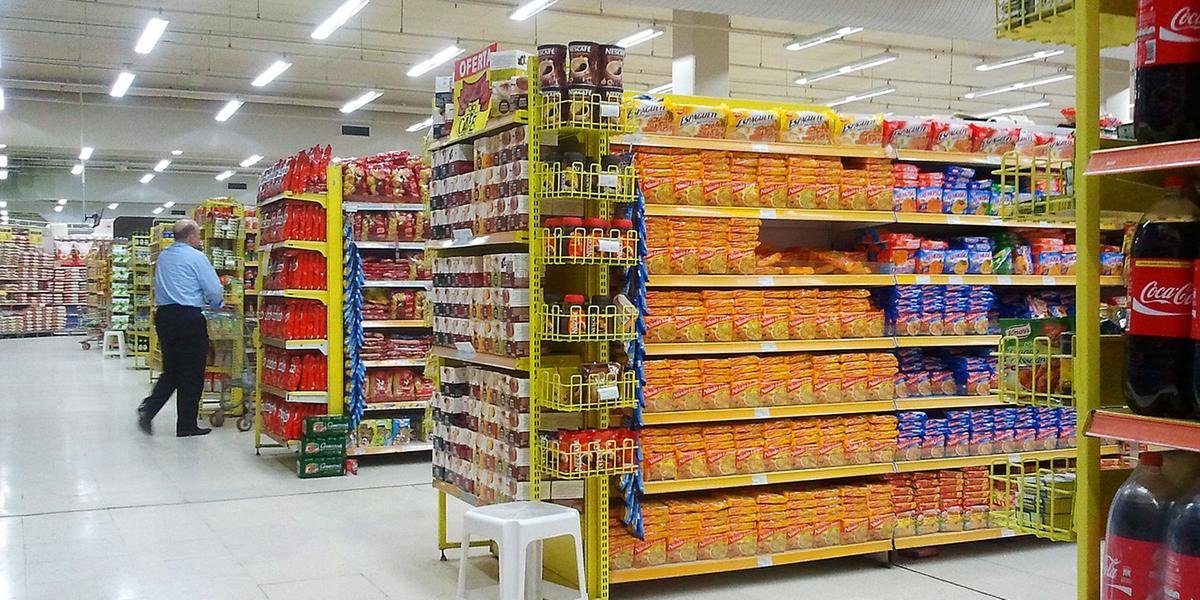 Ir para  <p>Sete entre as oito atividades do varejo registraram crescimento nas vendas em julho em compara&ccedil;&atilde;o com junho, segundo os dados da Pesquisa Mensal de Com&eacute;rcio divulgados nesta quarta-feira pelo Instituto...