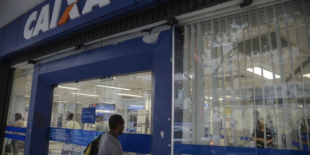 Ir para  <p>As ag&ecirc;ncias da Caixa Econ&ocirc;mica Federal t&ecirc;m hor&aacute;rio estendido em duas horas nesta segunda e ter&ccedil;a-feira para facilitar o atendimento dos trabalhadores que desejam sacar recursos do Fundo...