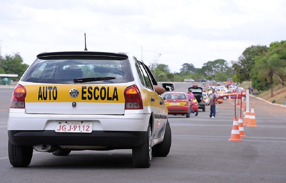 Ir para  <p>O n&uacute;mero de aulas para tirar a CNH (Carteira Nacional de Habilita&ccedil;&atilde;o) vai ser reduzido a partir desta segunda-feira (16). A mudan&ccedil;a determinada pelo governo federal em junho passado...