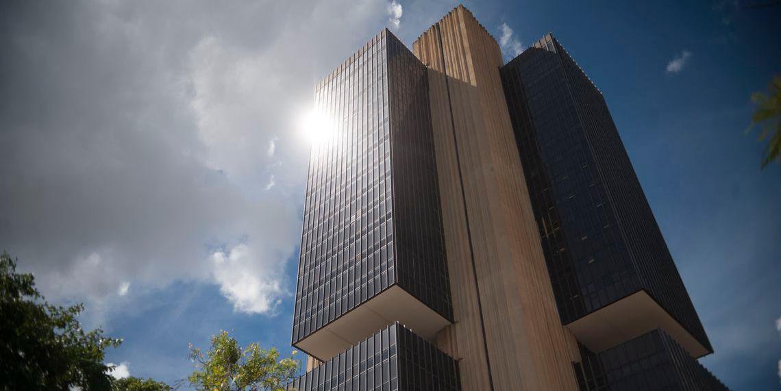 Ir para  <p>O Comit&ecirc; de Pol&iacute;tica Monet&aacute;ria (Copom) do Banco Central (BC) come&ccedil;a a discutir, nesta ter&ccedil;a-feira, em Bras&iacute;lia (DF), a manuten&ccedil;&atilde;o da taxa...