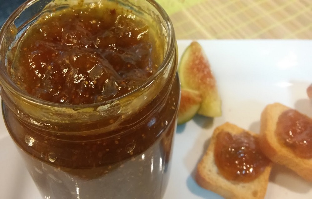 Ir para  <p>1kg de figos verdes;<br />
1kg de a&ccedil;&uacute;car;<br />
1 litro de &aacute;gua;</p>

<p>1. Em uma panela m&eacute;dia, cozinhe os figos em &aacute;gua fervente por mais ou menos 20...