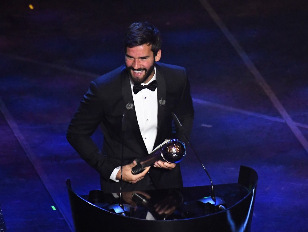 Ir para  <p><big>Nesta&nbsp;segunda-feira (23) o Teatro alla Scala, em Mil&atilde;o, na It&aacute;lia, recebeu os principais nomes do futebol mundial para a cerim&ocirc;nia de entrega do Fifa The Best, pr&ecirc;mio de...