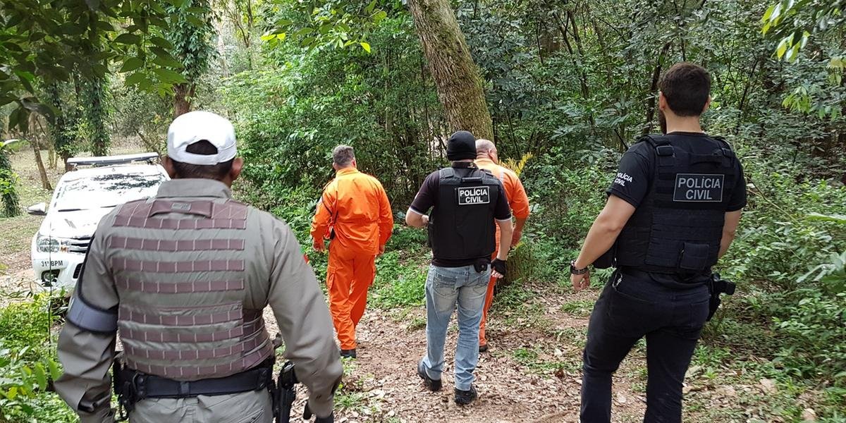 Ir para  <p>A Pol&iacute;cia Civil realiza na manh&atilde; desta quinta-feira a opera&ccedil;&atilde;o Libert&aacute; com o objetivo de combater o tr&aacute;fico de drogas e roubos, al&eacute;m de tentar localizar um...