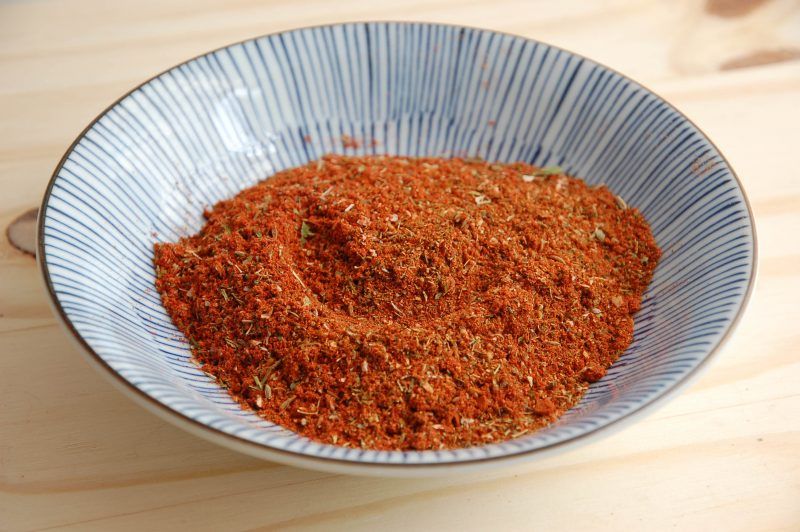 Ir para  <p>2 Colheres (de sopa) de Paprica;</p>

<p>2 Colheres (de sopa) de Alho desidratado;</p>

<p>2 Colheres (de sopa) de Cebola desidratada;</p>

<p>2 Colheres (de sopa) de Salsinha...