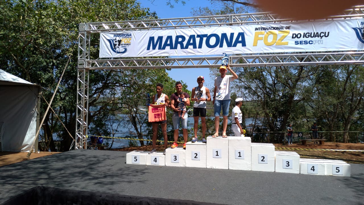 Ir para  <p><big>O maratonista viadutense Cleiton Silveira Casado conquistou mais um resultado importante neste final de semana. O atleta participou da 12&ordf; Maratona Internacional de Foz do Igua&ccedil;u, uma das mais importantes...