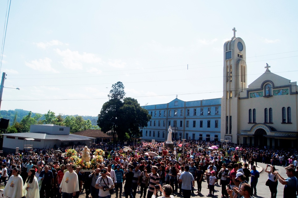 Ir para  <p><big>Com tempo extraordinariamente favor&aacute;vel, numerosos devotos de N. Sra. da Salette participaram de sua 84&ordf; Romaria Interestadual em Marcelino Ramos neste &uacute;ltimo domingo de setembro, Dia Nacional da...