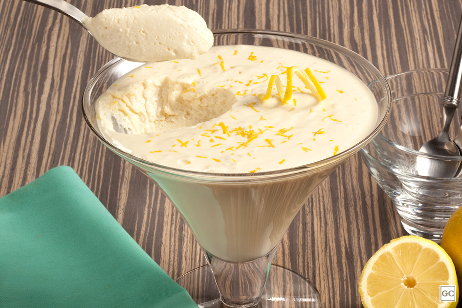 Ir para  <p>Para fazer a receita voc&ecirc; vai precisar dos seguintes ingredientes:</p>

<p>&ndash; 1 lata de creme de leite (300 g) com o soro</p>

<p>&ndash; 3/4 de x&iacute;cara (de ch&aacute;) de...