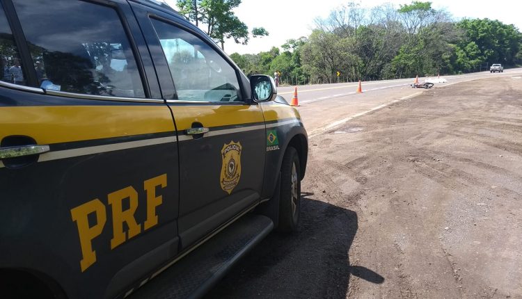 Ir para  <p><big>Na tarde desta segunda-feira (7), o condutor de uma motocicleta, de 52 anos, natural de Aratiba, morreu ap&oacute;s colidir nos rodados de um caminh&atilde;o tanque que seguia sentido Santa Catarina/Rio Grande do Sul....