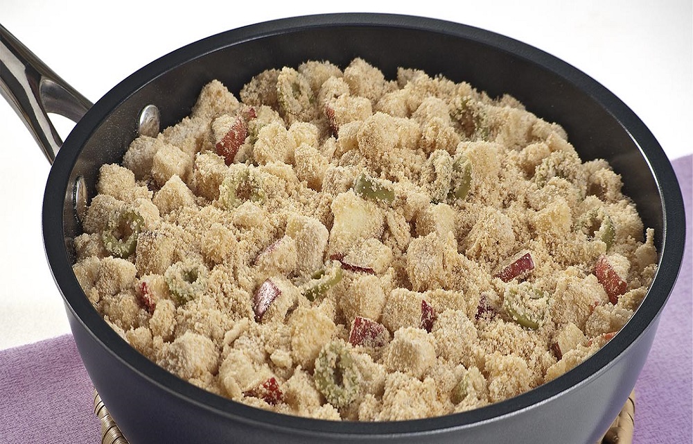Ir para  <p>1 colher de sopa de manteiga;<br />
&frac12; x&iacute;cara de cebola cortada em cubinhos;<br />
1 ma&ccedil;&atilde; cortada em cubinhos;<br />
1 x&iacute;cara de farinha...
