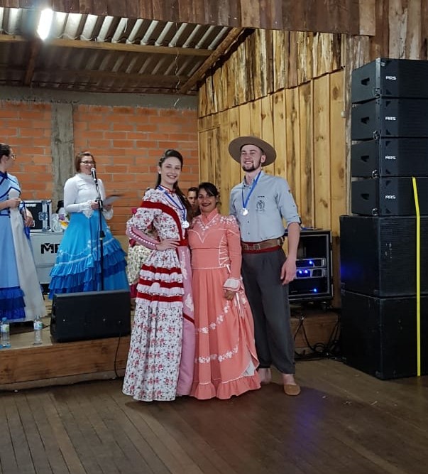 Ir para  <p><big>O CTG Fogo de Ch&atilde;o de Viadutos foi palco no dia de ontem (20/10), do 12&ordm; Rodeio Art&iacute;stico promovido em conjunto com a 19&ordf; Regi&atilde;o Tradicionalista do MTG. Foram 15 CTGs...
