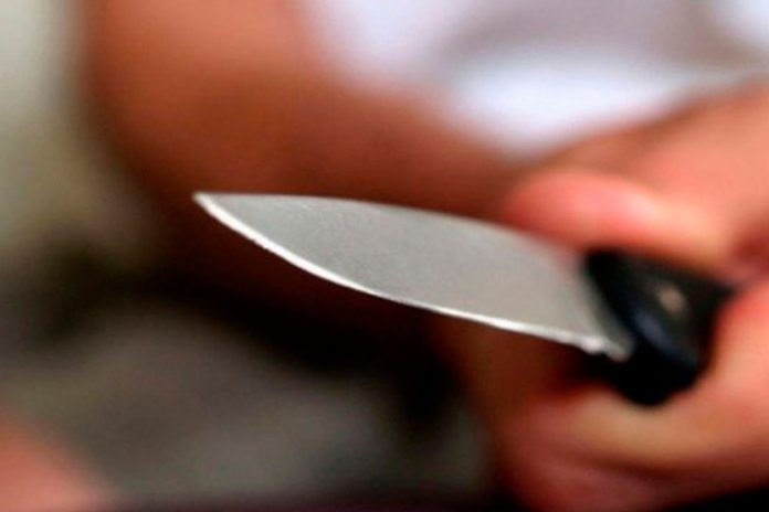 Ir para  <p>O diretor de uma r&aacute;dio comunit&aacute;ria foi morto a facadas em frente &agrave; casa onde morava em Jaguar&atilde;o, no sul do Estado. O crime aconteceu por volta das 22h40min desta segunda-feira (28). Segundo a...