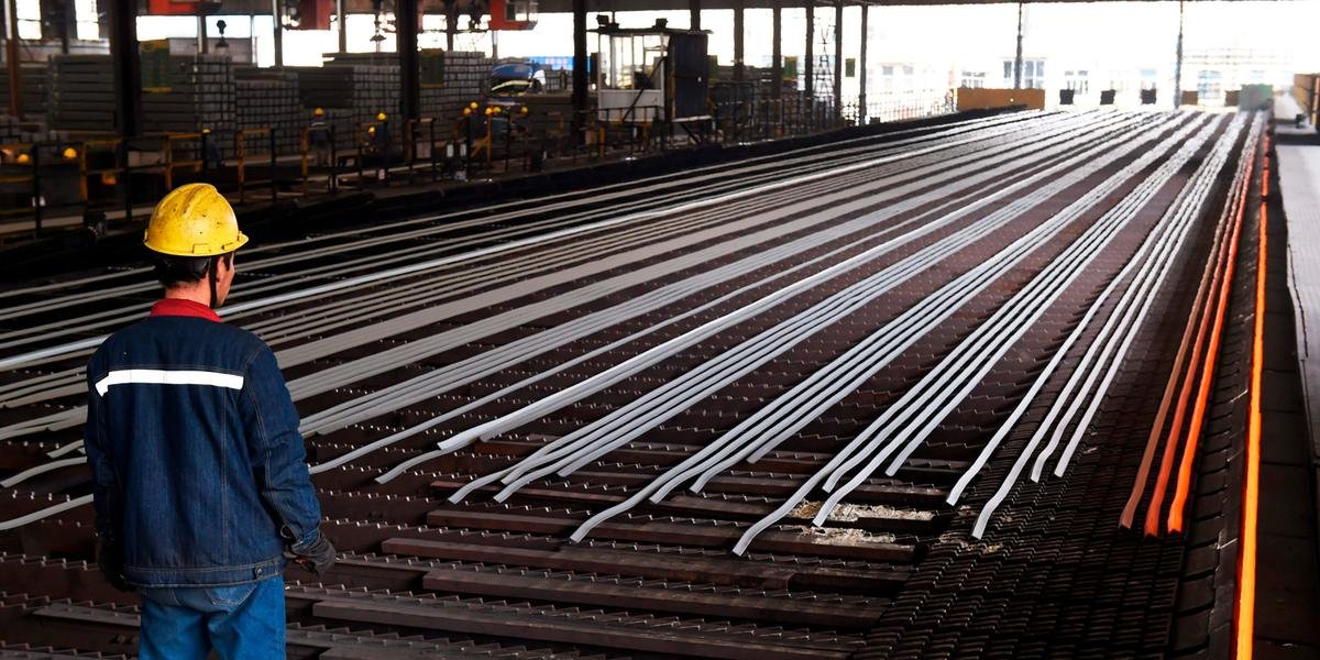 Ir para  <p>A produ&ccedil;&atilde;o da ind&uacute;stria brasileira teve crescimento de 0,3% na passagem de agosto para setembro. Esta &eacute; a segunda taxa positiva do indicador, que acumula alta de 1,5% no per&iacute;odo de...
