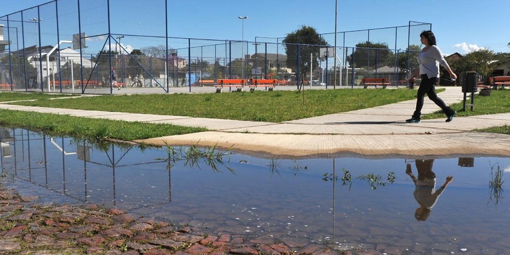 Ir para  <p><big>Pouco mais de um ter&ccedil;o dos brasileiros vivem em domic&iacute;lios sem coleta de esgoto sanit&aacute;rio. O quadro, que se mant&eacute;m praticamente inalterado nos &uacute;ltimos anos, &eacute;...