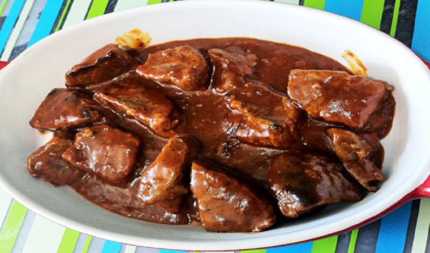 Ir para  <p>500 g de alcatra picada</p>

<p>P&aacute;prica picante a gosto</p>

<p>Pimenta-do-reino a gosto</p>

<p>Sal a gosto</p>

<p>2 colheres (sopa) de manteiga</p>

<p>2...