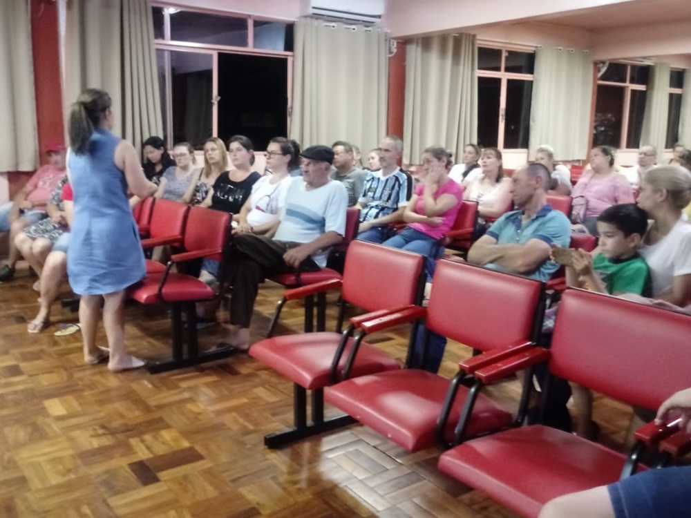 Ir para  <p>Na noite de quarta-feira, dia 20 de novembro do corrente ano, a Escola Estadual de Educa&ccedil;&atilde;o B&aacute;sica Viadutos reuniu-se com os pais dos estudantes deste educand&aacute;rio para esclarecer os reais...
